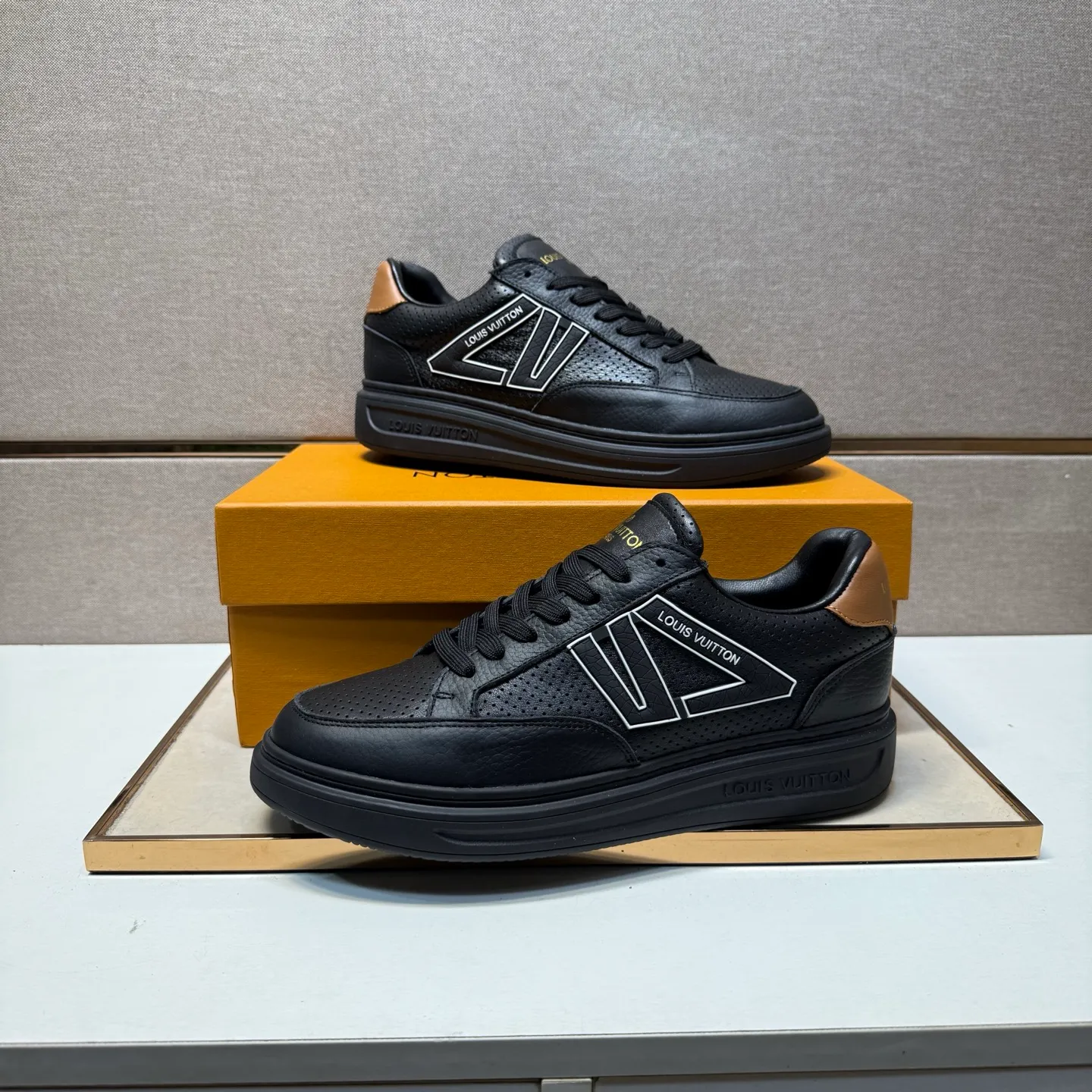 ⬛️Men's shoes 💰p420 [LV～] Men's casual shoes 2025z cabinet sales simultaneously 🔶Size: 38-44 #️⃣ 🔷6 colors🔜The upper is made of multi-material splicing ➕Genuine leather lining, comfortable and breathable, sole: original comfortable and wear-resistant outsole, ⚠️Real thing📱Photographed🎬The real thing is better📢📢📢